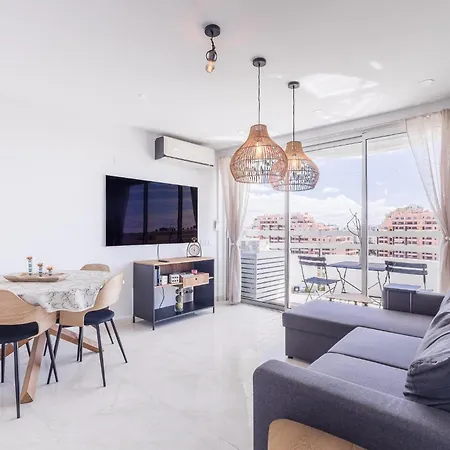 Sea View - One Bedroom Oceanfront Luxury