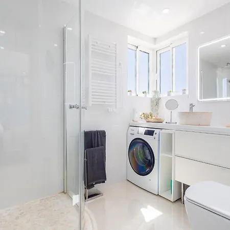 Sea View - One Bedroom Oceanfront Luxury *