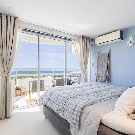 Sea View - One Bedroom Oceanfront Luxury