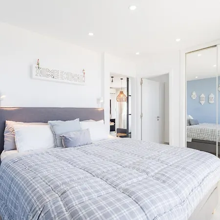 Sea View - One Bedroom Oceanfront Luxury Διαμέρισμα